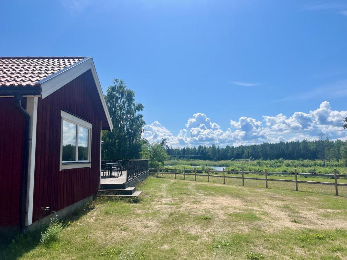 Villa Idylliskt Hus Med Sjoeutsikt. Östhammar Exterior foto